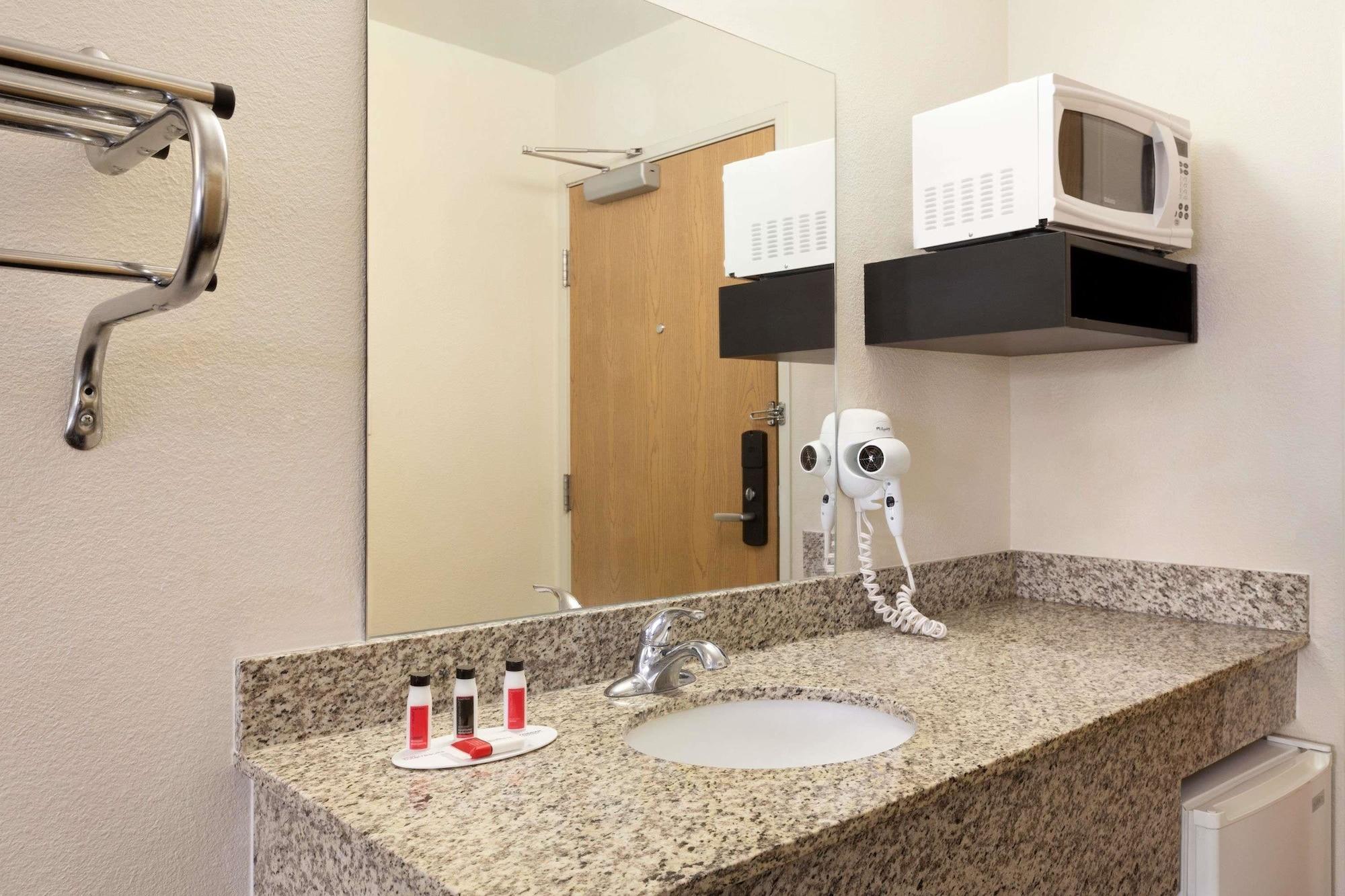 Travelodge By Wyndham Alpine Ngoại thất bức ảnh