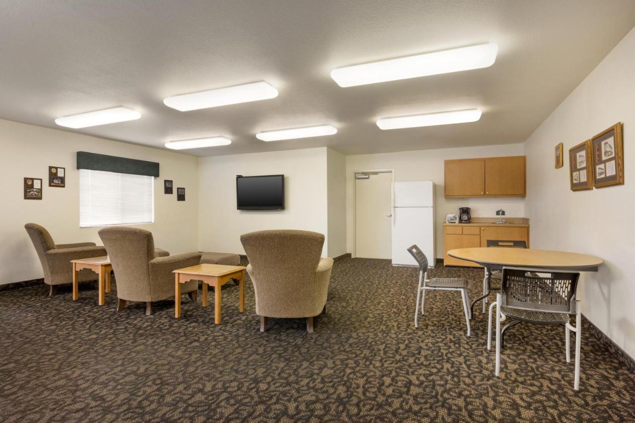Travelodge By Wyndham Alpine Ngoại thất bức ảnh
